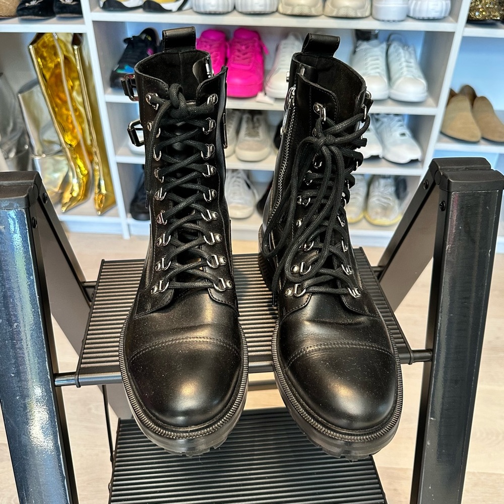Near perfect Balmain lace up boots!